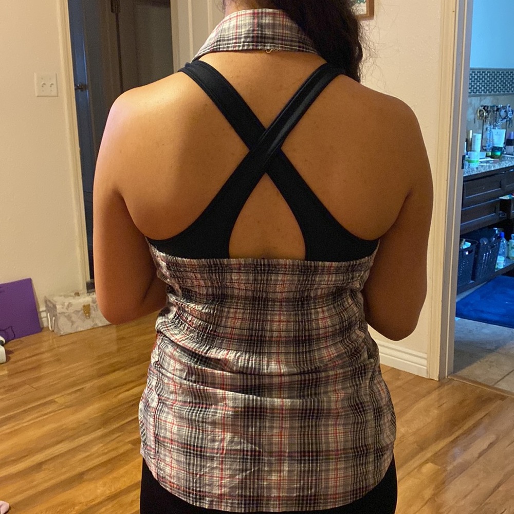 Guess halter top. Snap buttons. - Picture 5 of 7